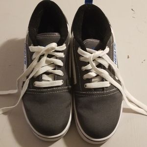 COPY - Kids boys size 7 Heelys sneakers